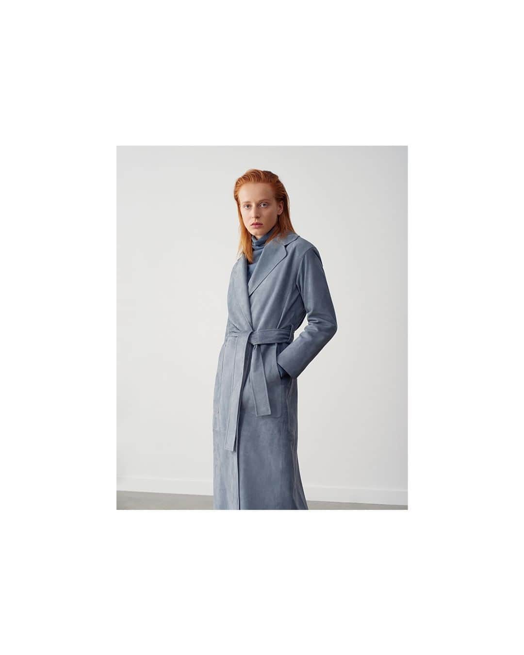 ニコルファリのインスタグラム：「RELAXED SOPHISTICATION Opt for timeless luxury in a unique blue steel hue. The NATASHA coat is the epitome of relaxed sophistication.  #NicoleFarhi #AW19 #Coat #Suede」