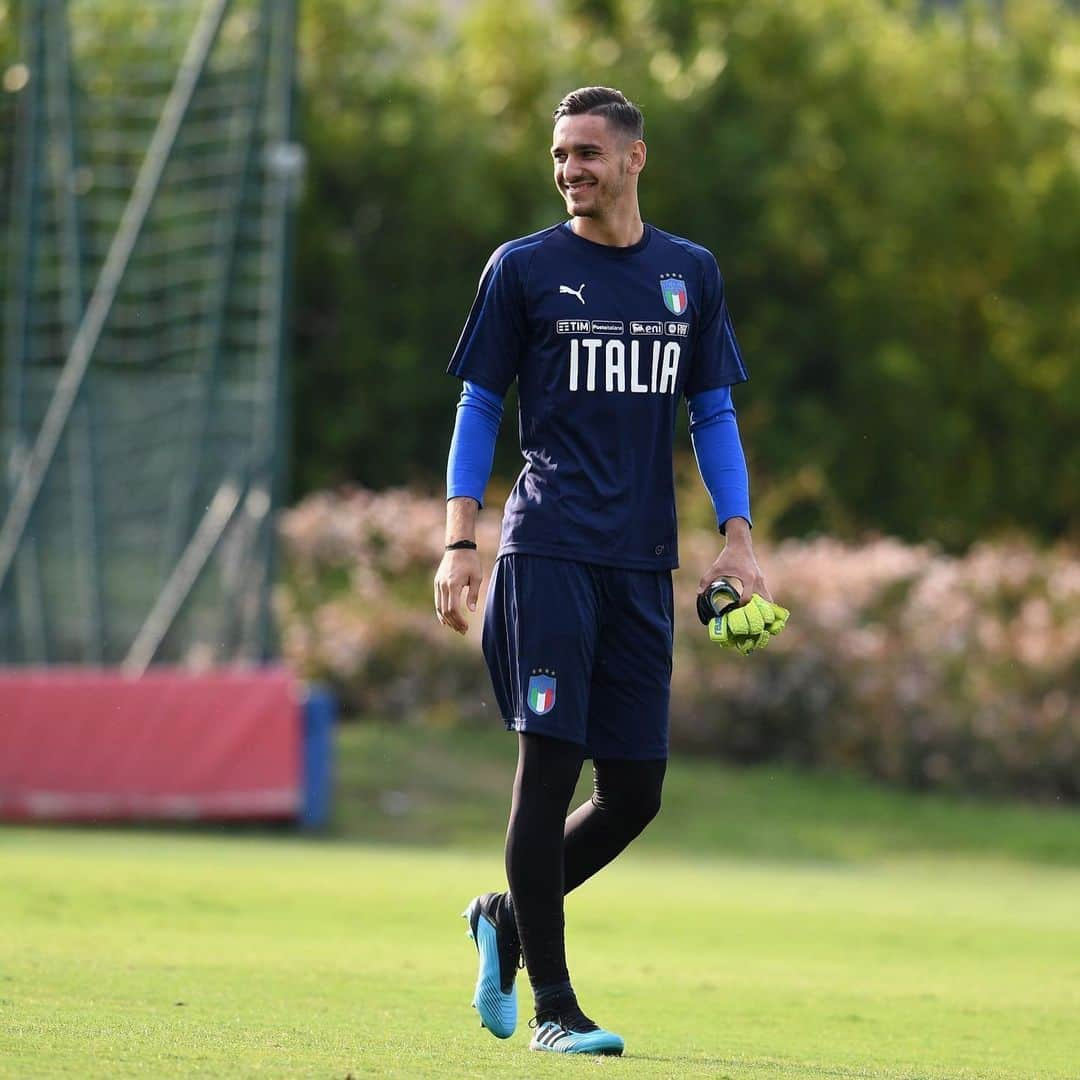 アレックス・メレットさんのインスタグラム写真 - (アレックス・メレットInstagram)「⚽️😁🇮🇹 @azzurri」9月4日 4時13分 - alex_meret