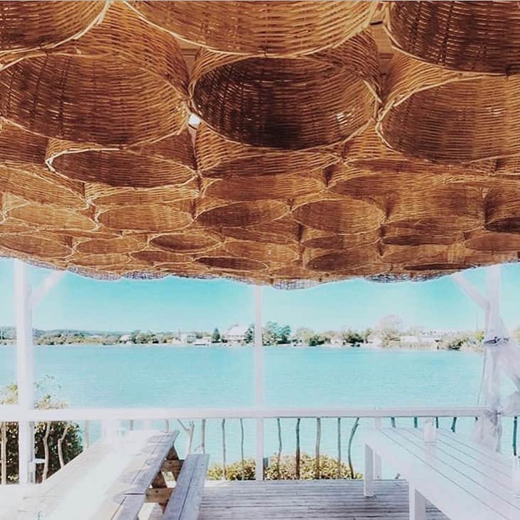 シービーズのインスタグラム：「Doing what we can to ease the post-long weekend blues. We’ll just be here daydreaming about one of our favorite summer getaways @thesurflodge...」