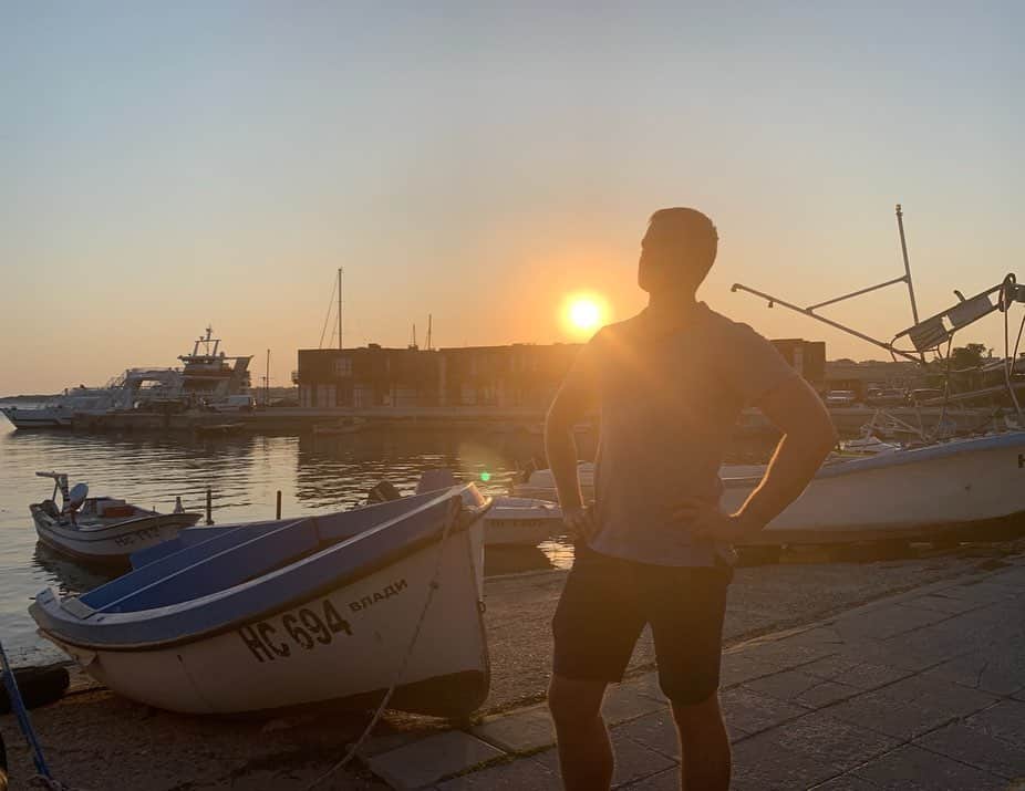 キャサリン・ライオンズのインスタグラム：「Bulgaria, boys and boats.」