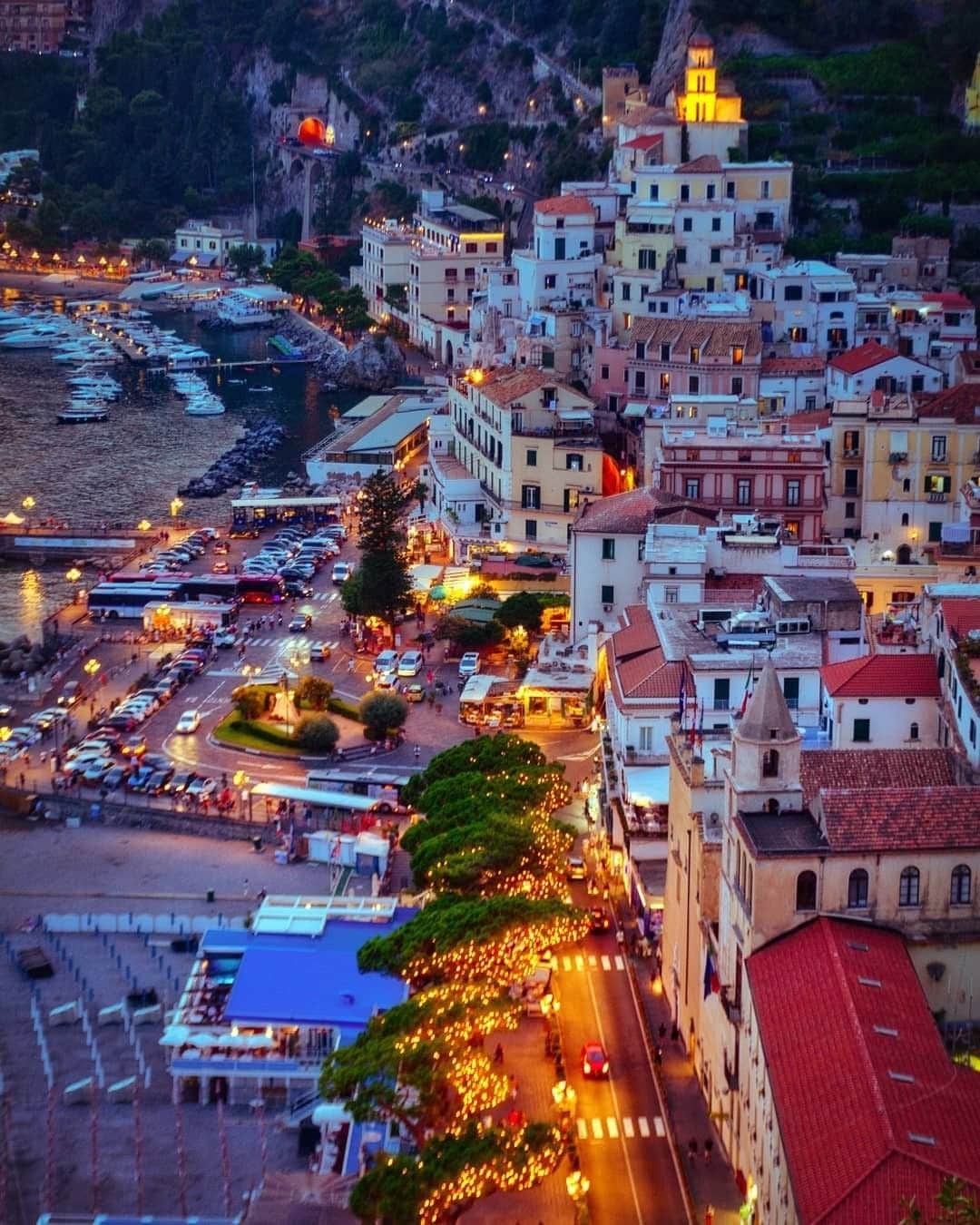 Travel + Leisureさんのインスタグラム写真 - (Travel + LeisureInstagram)「Italy’s Amalfi Coast is sprinkled with stunning seaside towns. Find out how to navigate this region like an expert at our link in bio! #tlpicks courtesy of @gennaro_rispoli」9月4日 4時46分 - travelandleisure