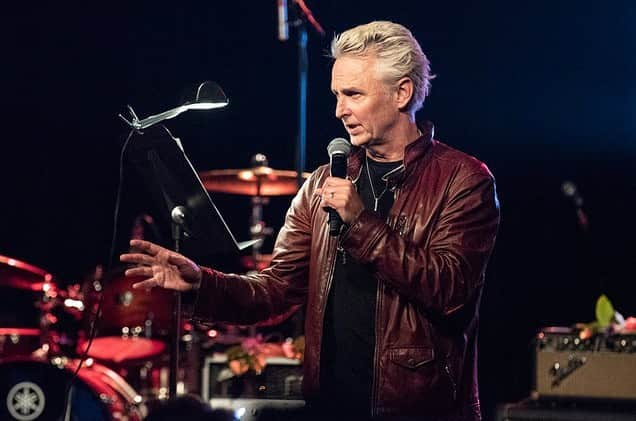 パール・ジャムさんのインスタグラム写真 - (パール・ジャムInstagram)「@MikeMcCreadyPJ speaking at the @MusiCares Concert for Recovery benefit in 2018. 📸: Jim Bennett」9月4日 4時52分 - pearljam