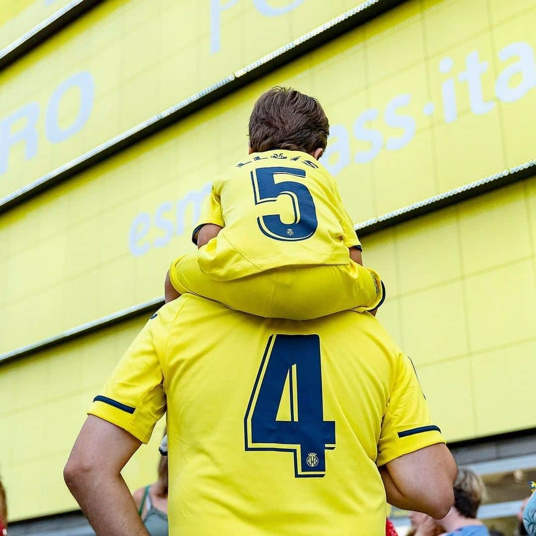 ビジャレアルCFさんのインスタグラム写真 - (ビジャレアルCFInstagram)「De tal palo, tal astilla 👱‍♂️👦💛. . The apple doesn’t fall far from the tree 👱‍♂️👦💛. . #Villarreal #futbol #football #soccer #laliga」9月4日 5時00分 - villarrealcf