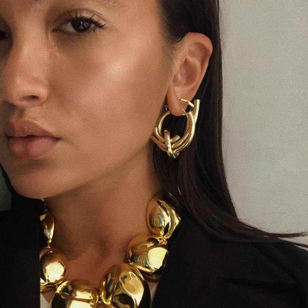 Monica Sordoのインスタグラム：「Gorgeous @oumaymaboumeshouli looking confident and strong in our “Cubagua” Collar 👌🏼✨ Find our latest collection in Dubai at @levelshoes #MonicaSordo #Dubai #HandMade」