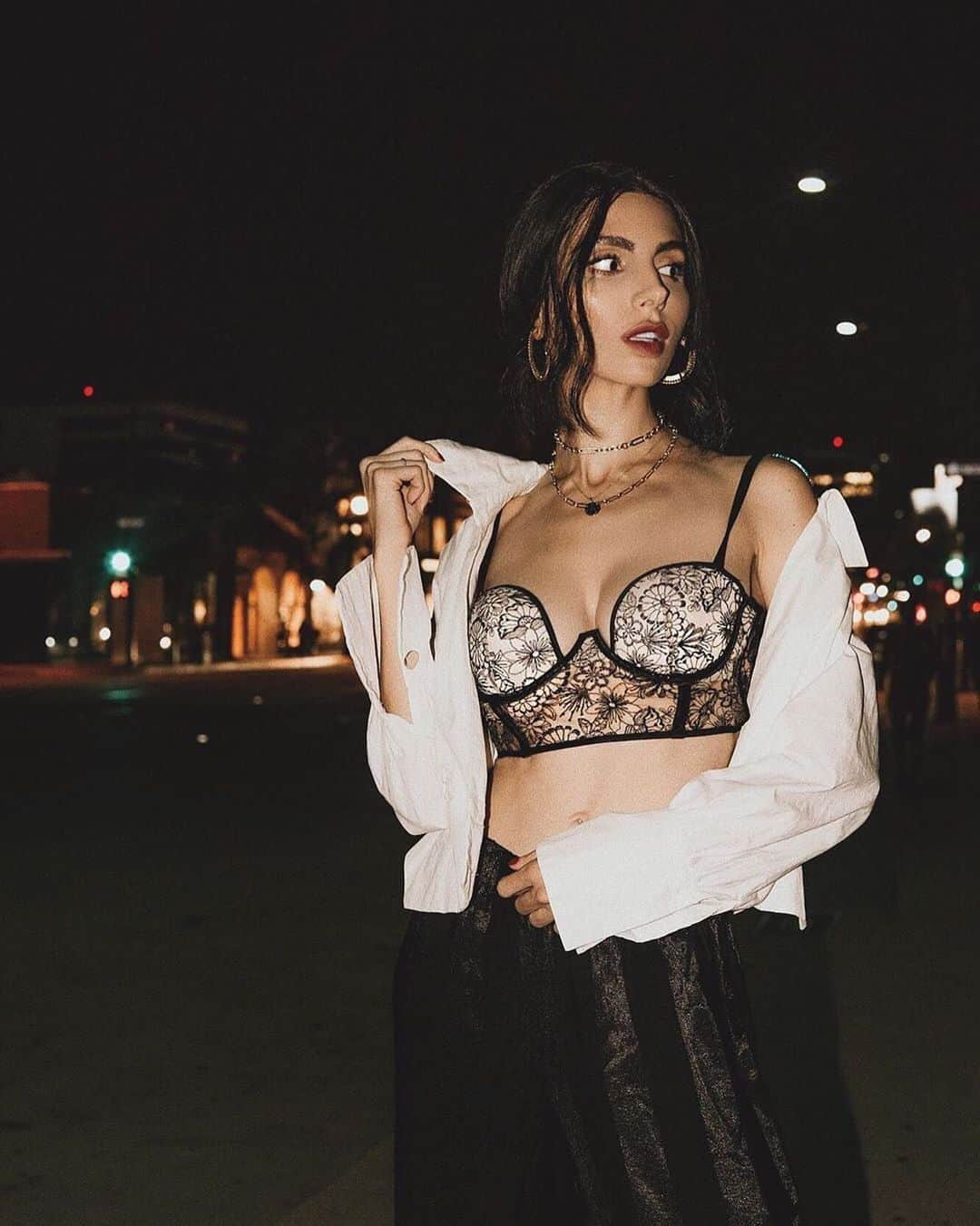 ヴィクトリアズ・シークレットさんのインスタグラム写真 - (ヴィクトリアズ・シークレットInstagram)「@krischerie knows our floral lace bustier is chic enough for lights out AND nights out. #regram」9月4日 5時41分 - victoriassecret