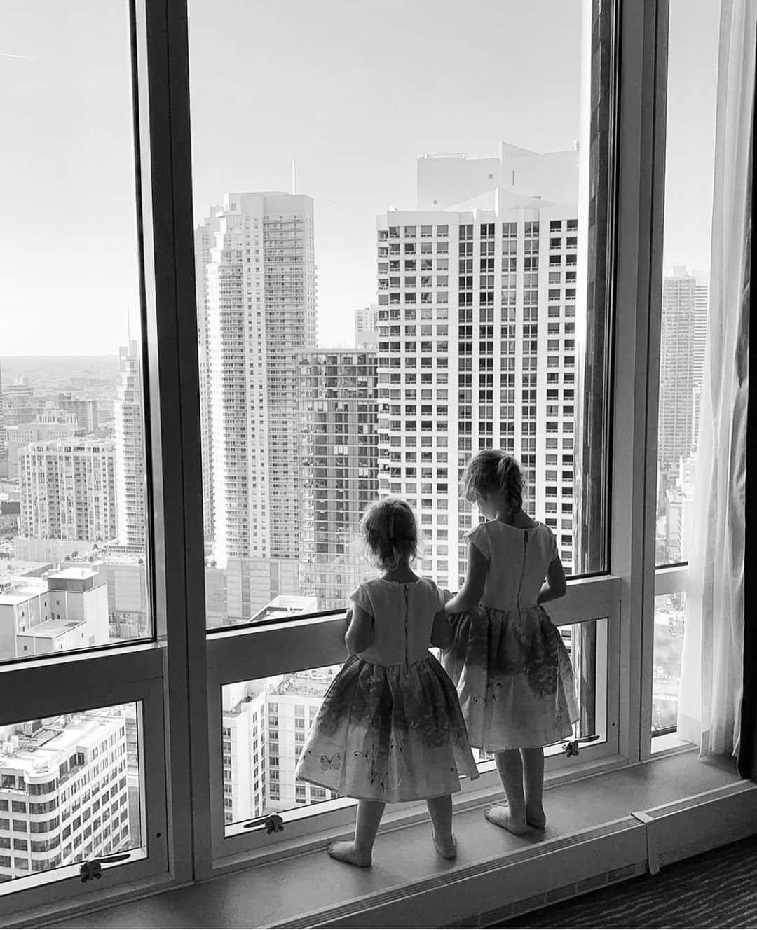 トランプ・ホテルさんのインスタグラム写真 - (トランプ・ホテルInstagram)「“A sister is a little bit of childhood that can never be lost.” @TrumpChicago #TrumpKids」9月4日 5時55分 - trumphotels