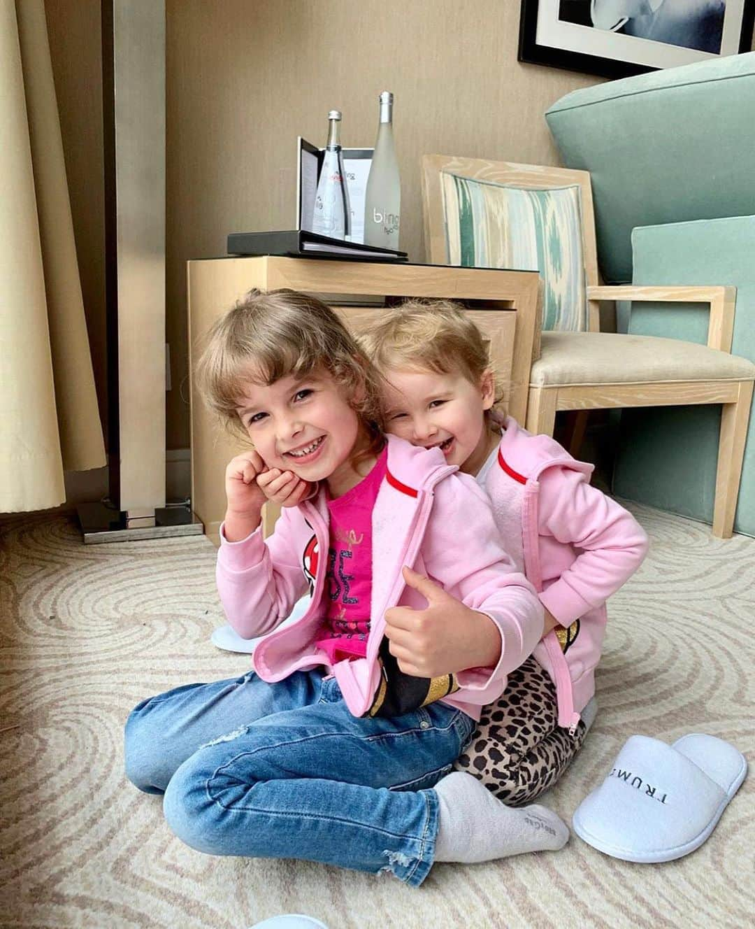 トランプ・ホテルさんのインスタグラム写真 - (トランプ・ホテルInstagram)「“A sister is a little bit of childhood that can never be lost.” @TrumpChicago #TrumpKids」9月4日 5時55分 - trumphotels