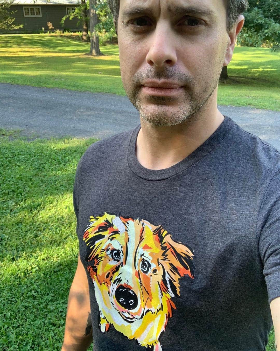 トーマス・サドスキーさんのインスタグラム写真 - (トーマス・サドスキーInstagram)「I like my dog. #DogShirt」9月4日 6時00分 - thomas_sadoski