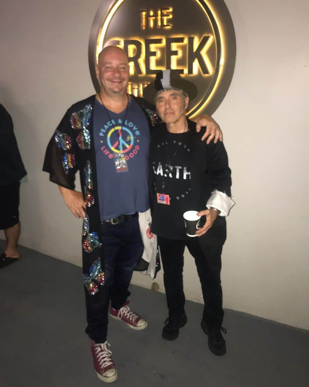 ジェフリー・ロスさんのインスタグラム写真 - (ジェフリー・ロスInstagram)「We had a great time at The Greek Theater seeing Ringo Starr’s All Star Band. My pal Nils says it takes a confident man to wear a butterfly kimono. What do you think ? Should this be my new look ?」9月4日 6時20分 - therealjeffreyross