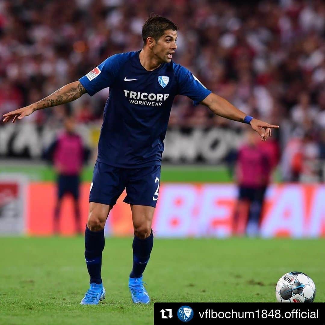 クリスチャン・ガンボアのインスタグラム：「#Repost @vflbochum1848.official with @get_repost ・・・ 🤗💙 ¡Felicitaciones por el debut en la camiseta del VfL, @crisgam89! Herzlichen Glückwunsch zum Debüt im #meinVfL-Trikot, Cristian! 🙌🏼 __________ #VfBBOC #VfLBochum #Bochum #Fußball #2Liga #Stuttgart #Gamboa#nike」