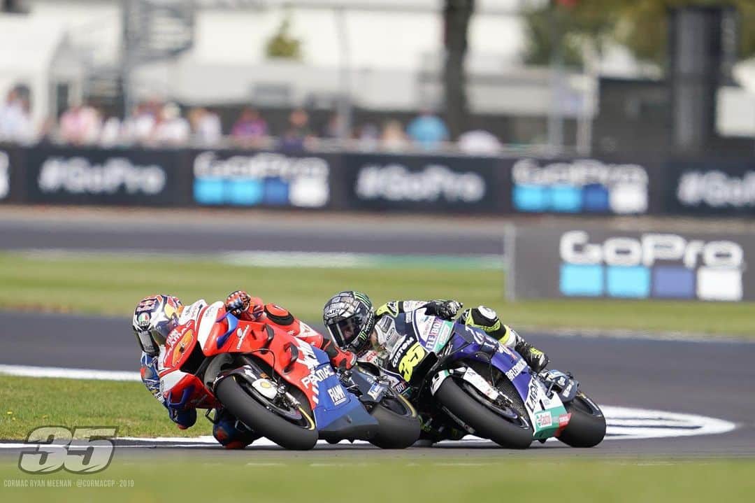 カル・クラッチローのインスタグラム：「Jacky. What was that smell ? I couldn’t stand it. Kept trying to pass and dropping back and then trying again. Please tell us what happened in the box that race weekend and why it smelt so bad … @jackmilleraus」