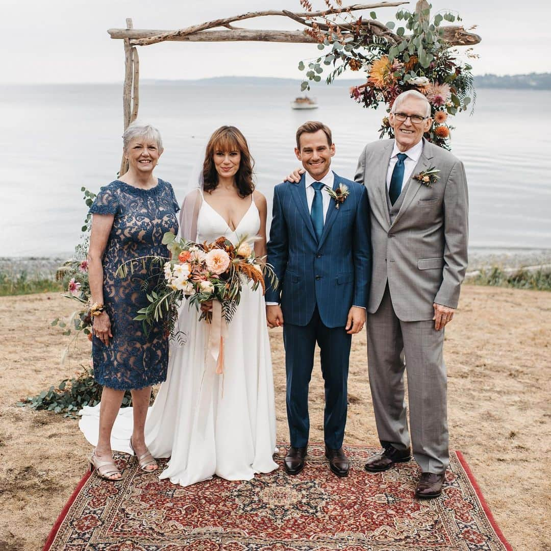 エミリー・スワローさんのインスタグラム写真 - (エミリー・スワローInstagram)「So...a week ago, on August 26, the couple in the middle celebrated one year of marriage.  That’s all well and good, but TODAY, the couple framing them celebrates FIFTY-THREE years of marriage!!! ❤️ ⭐️❤️⭐️ Ma and Pa Swallz, @chadkimball76 and I are unbelievably blessed to have you as an example of marital joy.  You are intrepid adventurers, endlessly giving, wiser than I can ever hope to be, silly just when I need it, faithful and true.  We love you HTH!  #maandpaswallz #happyanniversary #stayoutofthewayofthathurricane #faith #hope #love #butthegreatestoftheseislove」9月4日 6時43分 - bigeswallz