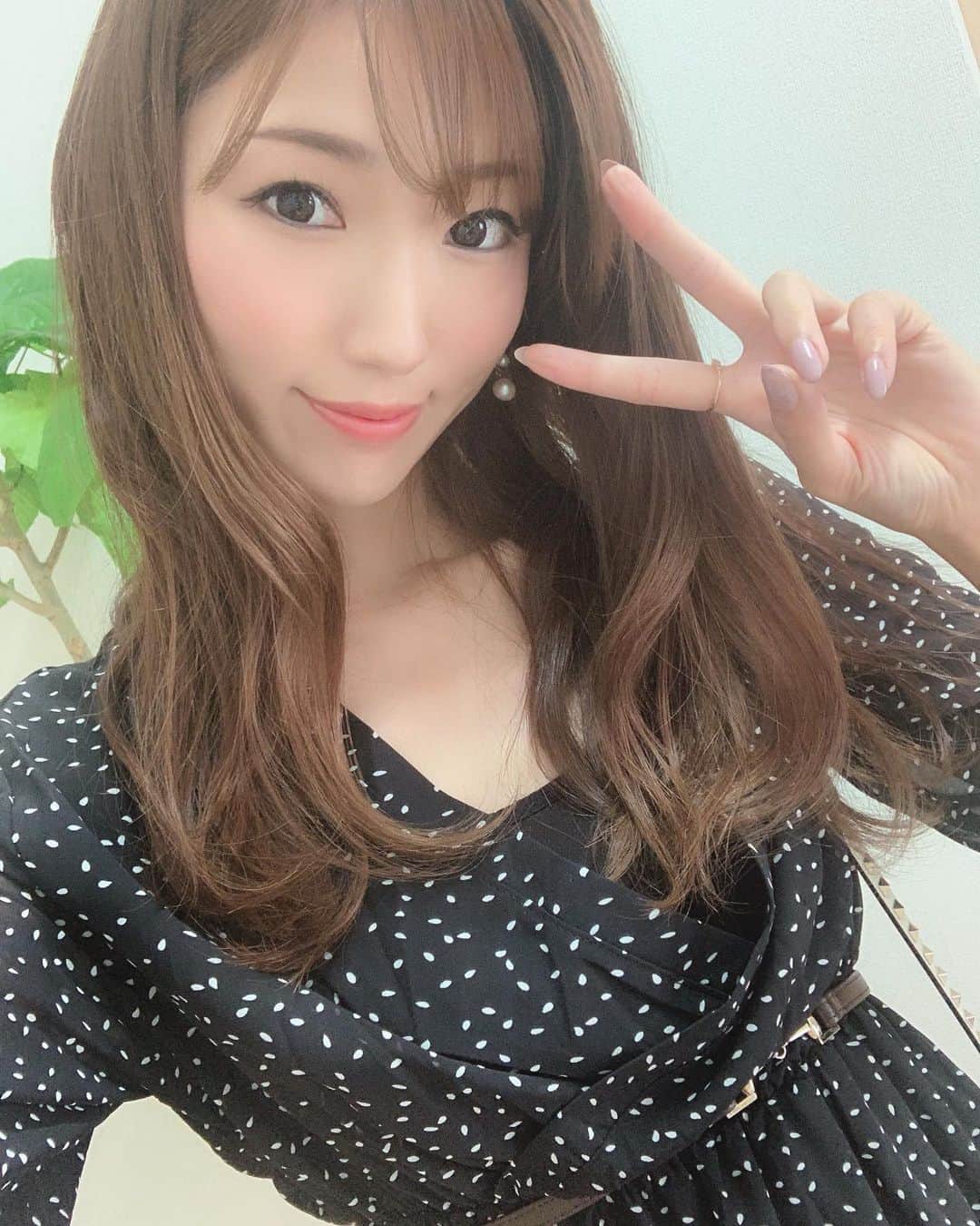 のインスタグラム：「寒い寒い寒い！起きたら寒い⛄️💦もう秋になってしまうのかなー🤔 シースルーの長袖がちょうどいいです💓ワンピースは @beep_ss 🌈着心地が良くてお気に入り💓」