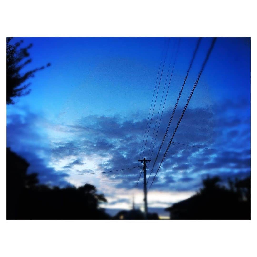 神志那結衣さんのインスタグラム写真 - (神志那結衣Instagram)「おはようございますっ 早朝のこの暗さ好き。 #朝活 #朝が好き」9月4日 7時10分 - jiina27