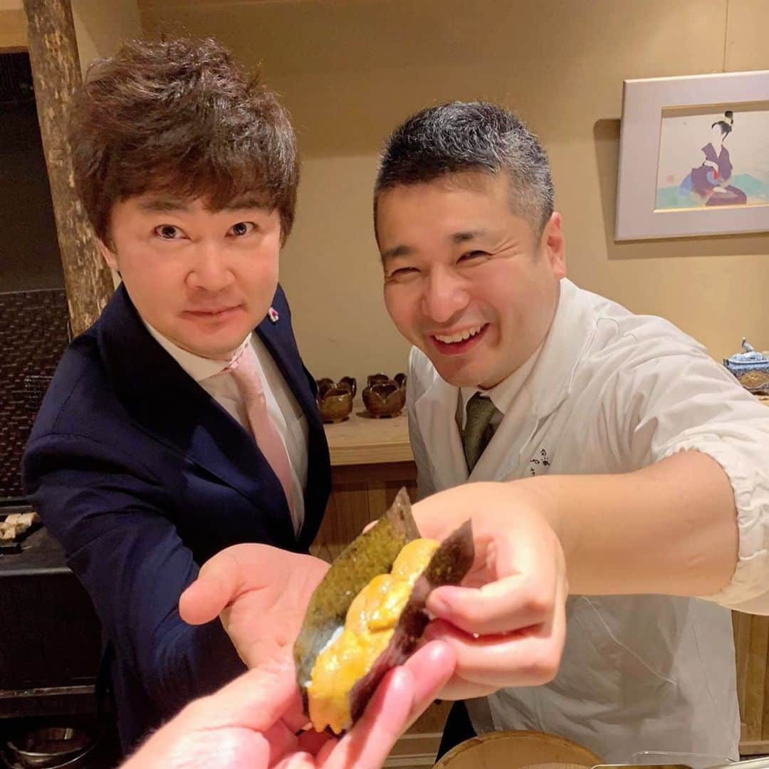 山岸久朗さんのインスタグラム写真 - (山岸久朗Instagram)「本日は、山岸を倍量にしてお届けしております。 #雲丹ドック  #ダブル山岸  #サンタバーバラ産の雲丹  #佐賀県サンタバーバラ #サンタバーバラて声に出して言いたい #やま岸  #富小路やま岸  #京都グルメ #山岸久朗 #山岸弁護士 #山岸弁護士が飯テロ中」9月4日 7時02分 - yamaben