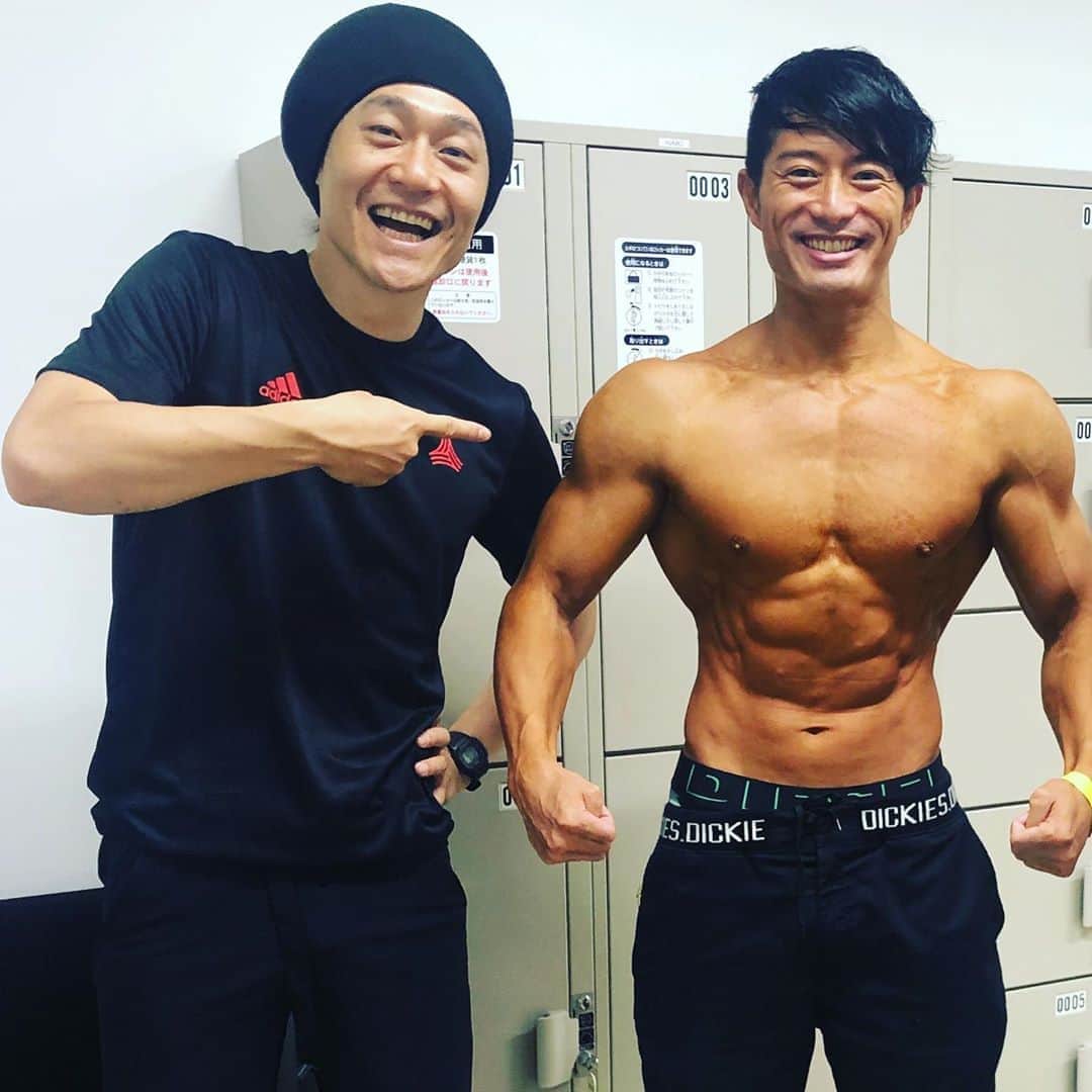 ゴンのインスタグラム：「超新塾のコアラ小嵐 筋肉系YouTuberでも有るんです。 動画結構見てたから興奮してずーっと喋りかけちゃった！ 大会の次の日だったからバキバキに仕上がってました！(^^)」