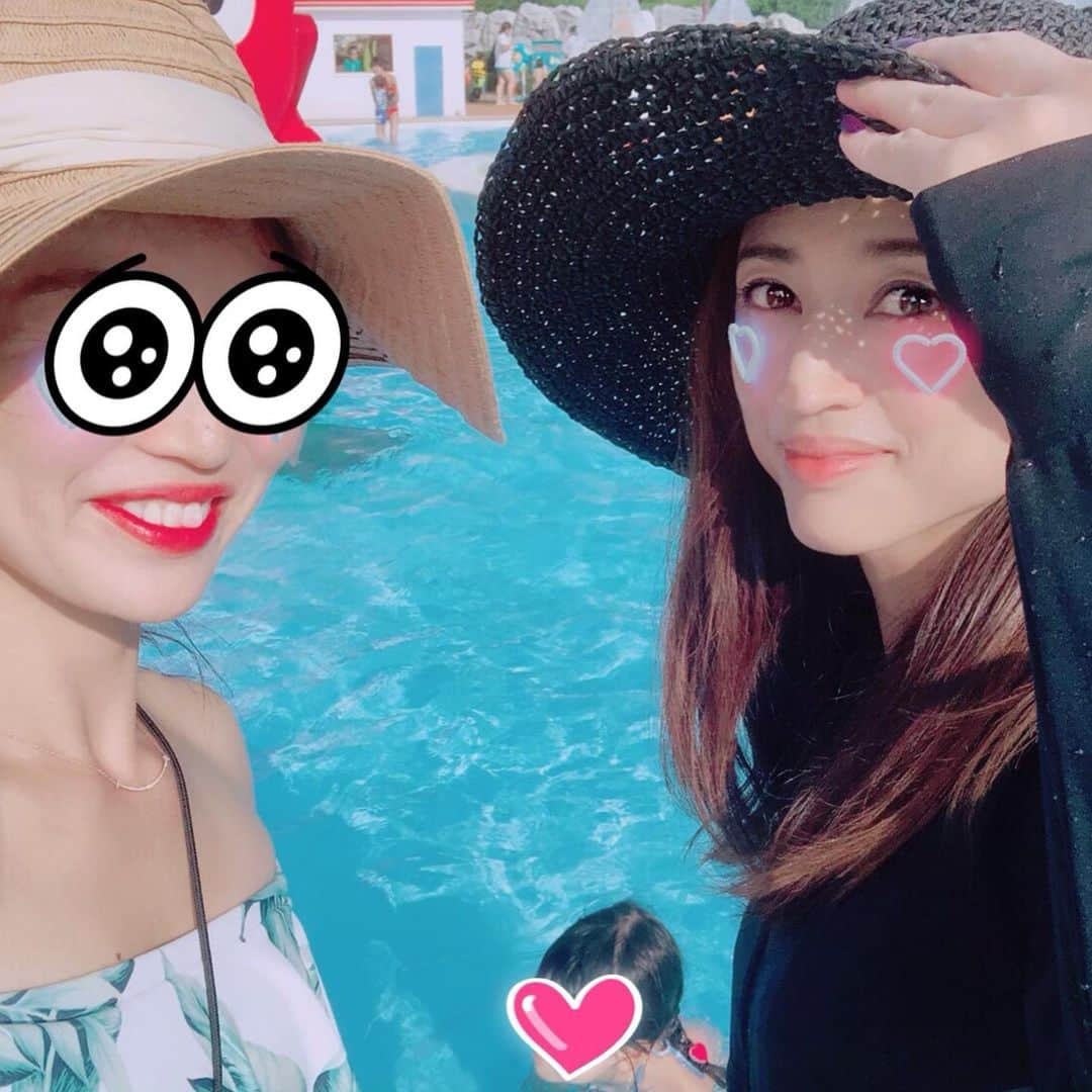 小沢真珠さんのインスタグラム写真 - (小沢真珠Instagram)「娘達とママ友親子とよみうりランドのプールに行ってきました♪わたしは日焼けしないように完全防備。今日はこれから一日撮影、頑張りまーす！  #よみうりランド#プール #よみうりランドプールwai #アンパンマン #ジャムおじさんのパン工場  #2歳#天パ#5歳#コズレ#ママリ#親バカ部#姉妹ママ#女の子ママ#ベビフル#sisters#instakids #summer#夏休み#夏の思い出」9月4日 7時26分 - maju_ozawa