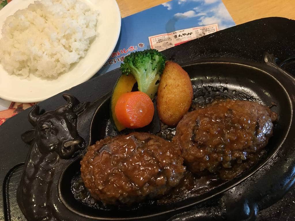 のインスタグラム：「. こんにちは！47発信プロジェクトです！本日は、元静岡放送アナウンサーで、現在も静岡で二児の育児奮闘中の荒木アナウンサーが『静岡でしか食べられない「ご当地ファミリーレストランのハンバーグ」』をお届けします！ . 今回ご紹介するのは、静岡にしか存在しない名物ハンバーグレストランです。 数年前に静岡県出身の女優さんがテレビ番組で紹介し、その名が全国的にも知られるようになりました。 . そのレストランの名前は、ボリューム満点なお肉を提供するお店らしからぬ「さわやか」。この店名のギャップも、多くのファンを抱える１つの理由かも知れません・・・・・・ . 続きはトップページのリンクから、『47発信プロジェクト』ページへ！ . #47プロジェクト #アナウンサー #フリーアナウンサー #女子アナ #女子アナ47 #地方創生 #地方創生アナウンサー #マッチングサイト #マッチングサービス #47発信プロジェクト  #japanese #announcer #団体 #地方局 #47都道府県 #東京  #47project #静岡 #荒木麻里子 #ご当地グルメ #さわやか #ハンバーグ」