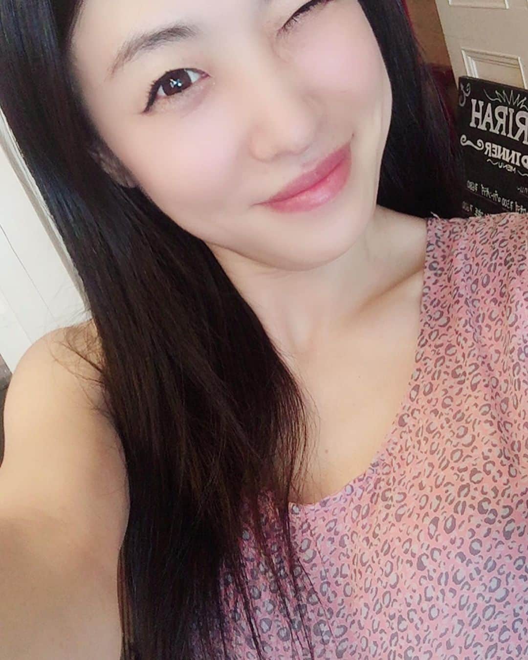 佐伯かのんのインスタグラム：「えろいのどーれだ？  #AV女優 #佐伯かのん #自撮り」