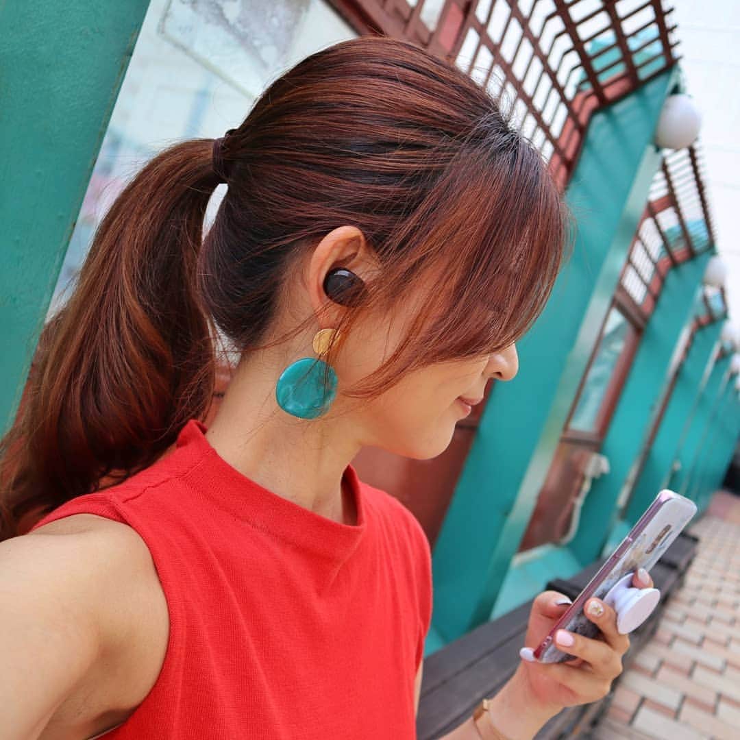 Hairmake Shinoさんのインスタグラム写真 - (Hairmake ShinoInstagram)「💫💫💫 ． 音響・イヤホンで世界的ブランドの@jbl_japan から新イヤホンをご提供頂きました😊 ． 最初の設定も簡単だし、一度繋ぐとケースから出したら直ぐに使えて便利💓 ． ワイヤレスだと音質微妙なのもおおいけど、これは高音質、長時間再生でハンズフリー通話も🙌🙌 ． お気に入りのアイテムになりました😄 #完全ワイヤレスイヤホン #イヤホン #JBL #JBLday #TUNE120TWS #急速充電 #getnavi #ゲットナビ #PR #まだ有線イヤホン使ってる？ #ハンズフリー通話 #長時間再生 #おしゃれさんと繋がりたい #今日のコーデ#音楽#音#music」8月11日 14時58分 - hairmakeshino