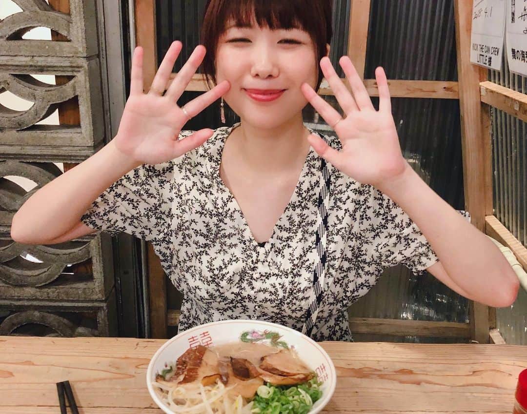 前田玲奈さんのインスタグラム写真 - (前田玲奈Instagram)「#daimyosoftcream  #大名ソフトクリーム  福岡の締めソフトはここ！ 来るたび頂くけど、味も増えるしメニューも増えるし、美味しいし楽しい〜〜！ まろやかでふんわりとした口どけとミルクのあまぁい優しさが大好き！ 最後は昨日のラーメン。🤗 #大名 #daimyo #fukuoka （ #締めジェラートはvito ） #アイ活 #icecream #softcream #福岡出身 #アイスフェアリー かき氷もはじまってる🍧」8月11日 15時03分 - maedarena_ice