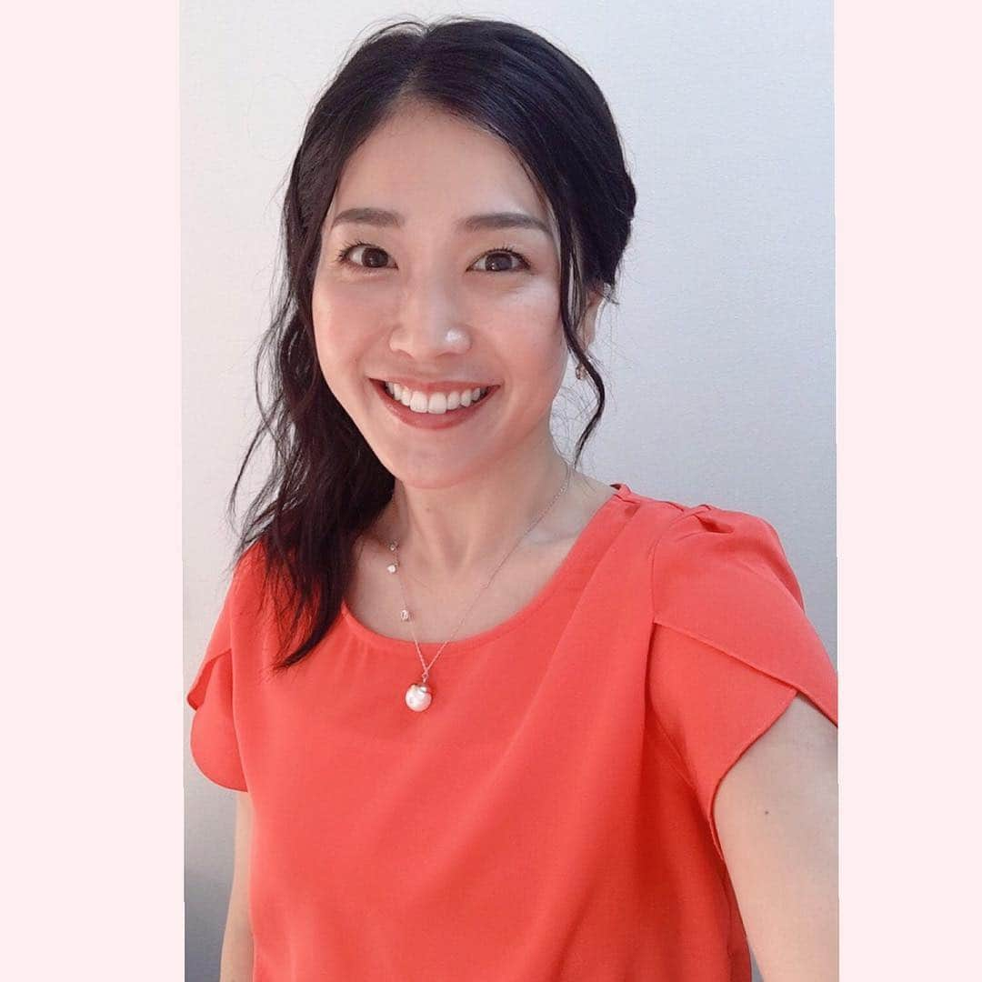 佐藤美樹さんのインスタグラム写真 - (佐藤美樹Instagram)「今日もご覧頂きありがとうございました。衣装とヘアメイク💄は毎回、全部お任せです(´ω`)感謝。 出勤時は暑いので帽子🧢必須。お馬さんポイントがお気に入りです。快適な札幌に行きたいですなぁ。 --------------------------------- #中央競馬全レース中継  #グリーンチャンネル  #競馬キャスター  #生放送  #前半はバタバタ  #おでこはテカテカ  #それはいつも  #ヘアメイク  #ビビットカラー  #衣装  #私服  #佐藤美樹」8月11日 15時10分 - satomiki0224