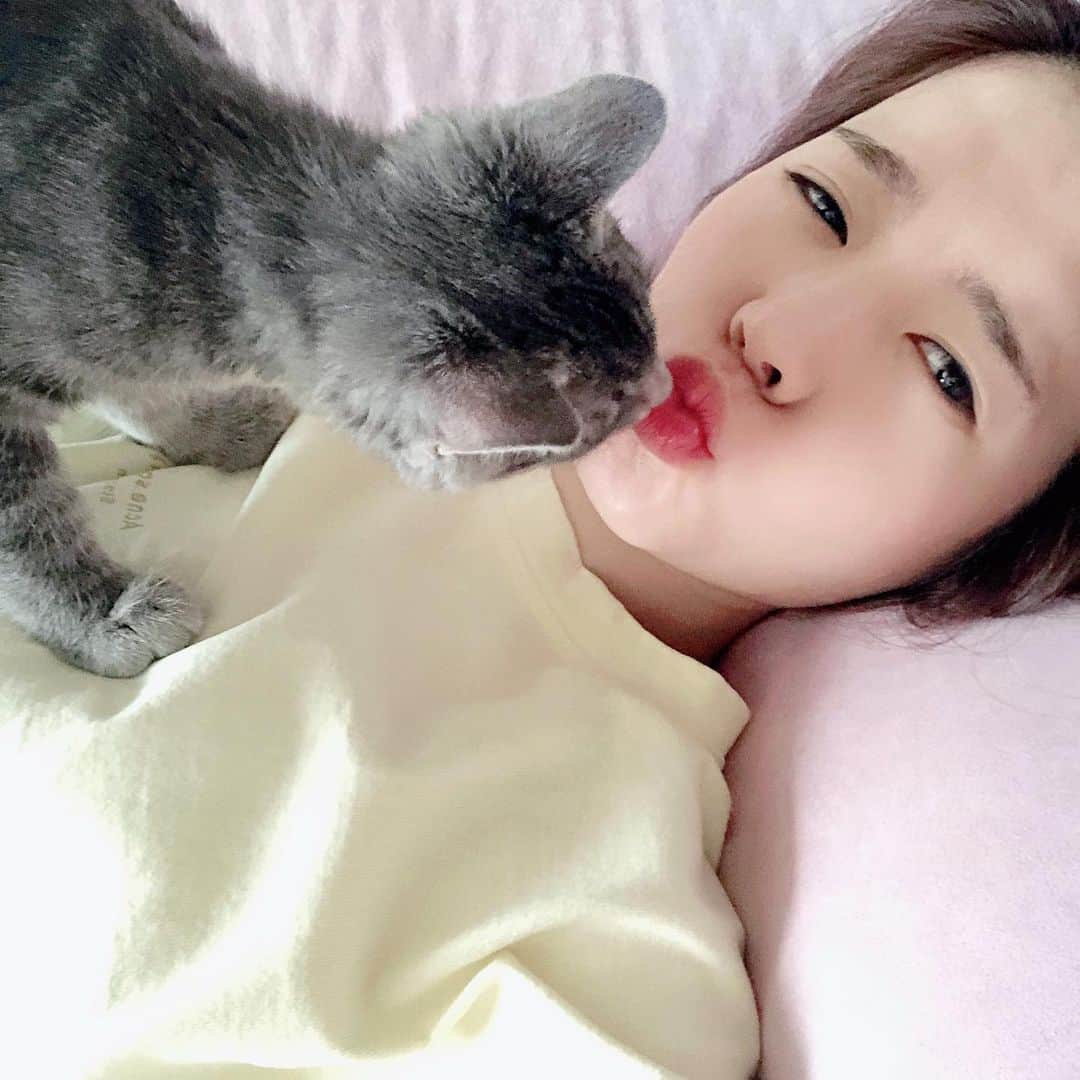 サニー のインスタグラム：「뽀뽀귀신 #후추」
