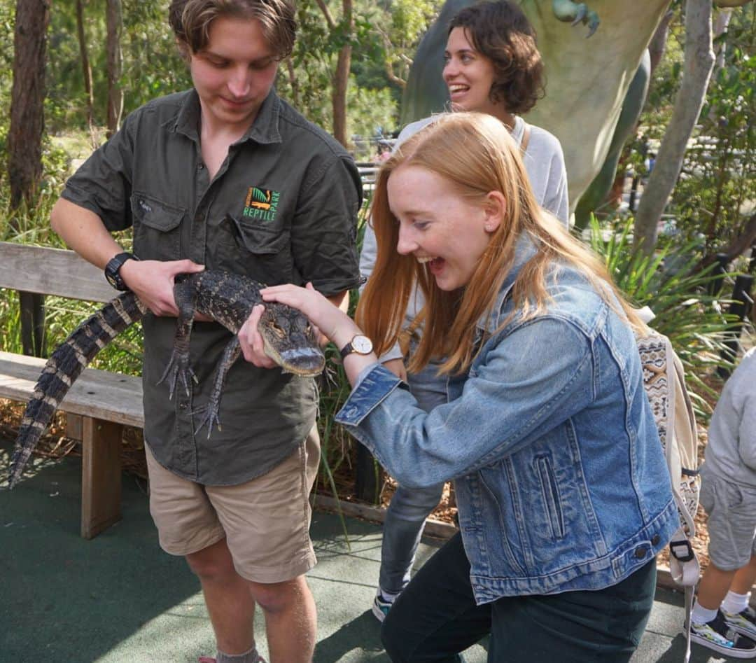 ケイティ・パスフィールドのインスタグラム：「I found myself a pal(igator) 🐊」