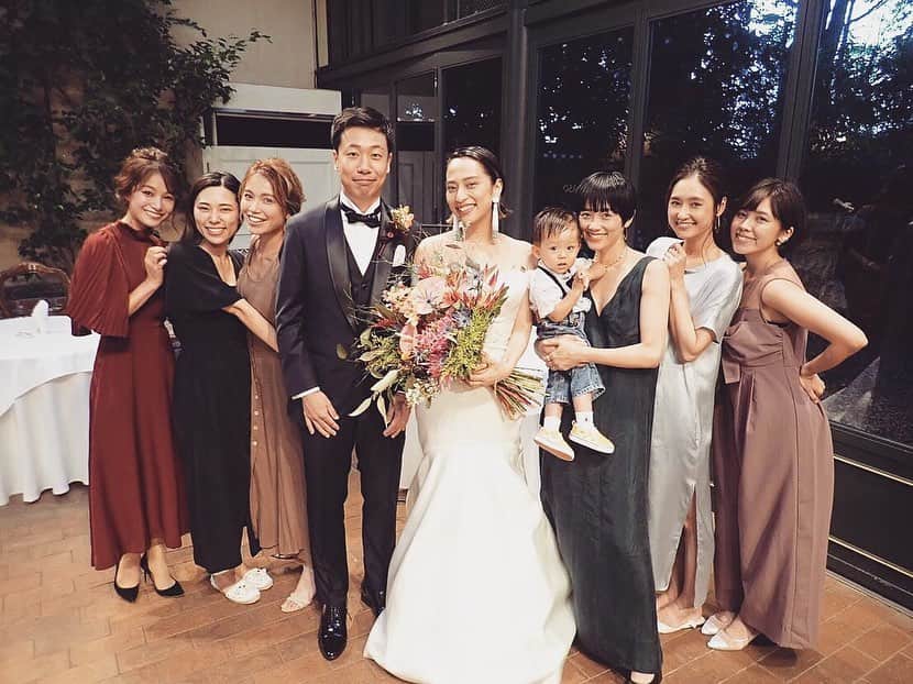 階上実穂さんのインスタグラム写真 - (階上実穂Instagram)「この前は @masami_tsuha の結婚披露宴にR'sで行ってきたよー👰💒✨ 唯一の同じ歳でいつもマイペースで天然記念物のツハが結婚だなんて♩¨̮⑅* とってもキレイで素敵な披露宴だったよ🥺💕💕 #happywedding #結婚披露宴 #ranzuki #モデル #大集合」8月11日 15時47分 - miho_ishigami