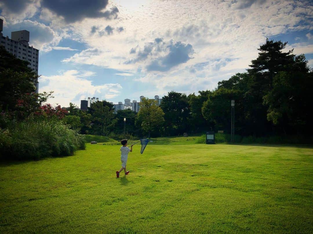 シム・ジホさんのインスタグラム写真 - (シム・ジホInstagram)「. 너무 더웠지만.. 너무 눈부셨던.. 아름다운 추억으로 간직 될 소중했던 시간들..🌞☀️」8月11日 15時58分 - pickybonbon