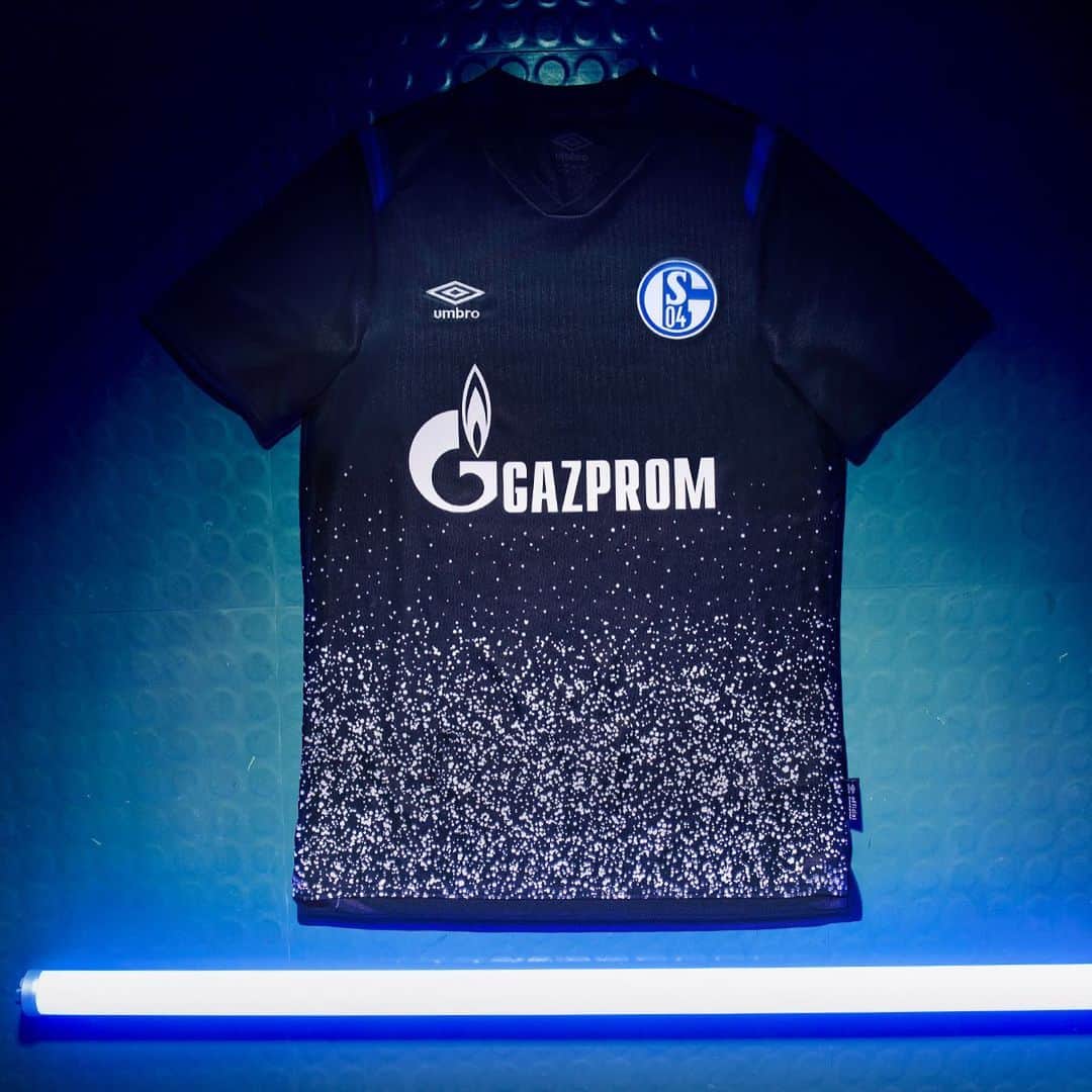 UMBROさんのインスタグラム写真 - (UMBROInstagram)「From Darkness Comes Light. Introducing @s04‘s Third Kit for 2019/20. A homage to the fans, the club’s heritage and the ceremony of the Steigerlied.⚒ . . . #s04 #schalke #s04ausweich #s04third #umbro #umbrofootball #footballkits #footballshirt #classicfootballshirts #soccerjerseys #futbol #footballkit #kitporn #kitdesign #fromdarknesscomeslight」8月11日 16時01分 - umbro