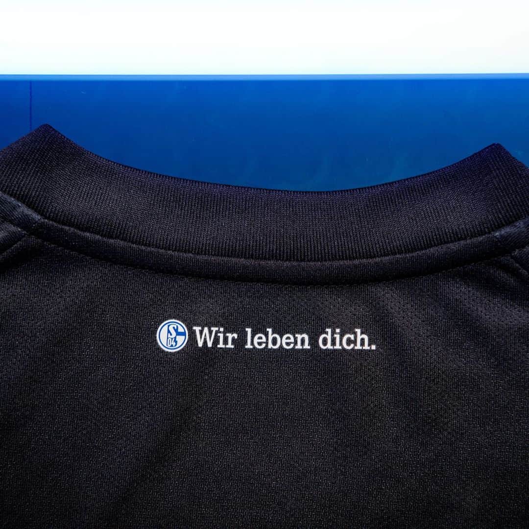 UMBROさんのインスタグラム写真 - (UMBROInstagram)「From Darkness Comes Light. Introducing @s04‘s Third Kit for 2019/20. A homage to the fans, the club’s heritage and the ceremony of the Steigerlied.⚒ . . . #s04 #schalke #s04ausweich #s04third #umbro #umbrofootball #footballkits #footballshirt #classicfootballshirts #soccerjerseys #futbol #footballkit #kitporn #kitdesign #fromdarknesscomeslight」8月11日 16時01分 - umbro
