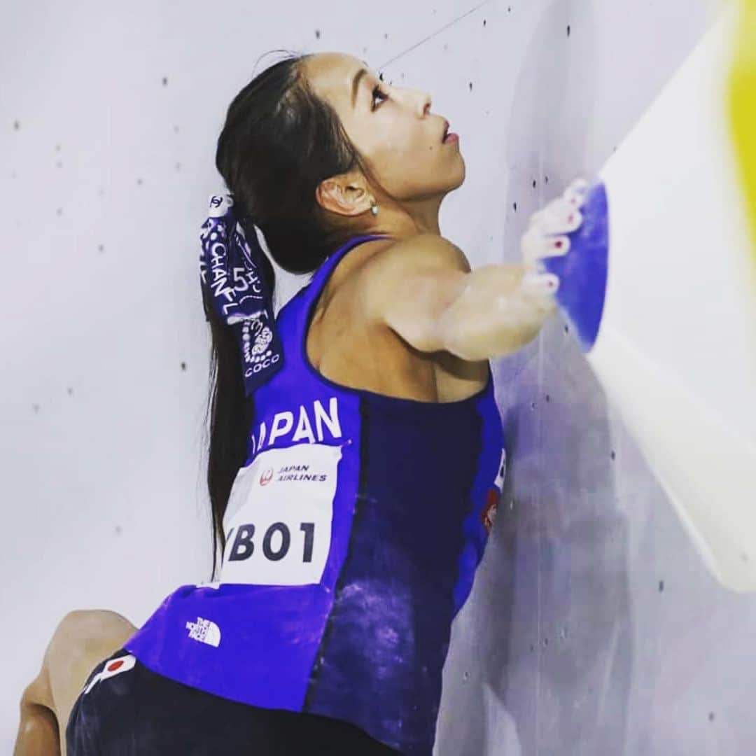 野口啓代のインスタグラム：「Well done🙂💕 First day of the #IFSCwch2019 is finished! I was 1st place in my group and only women who climb all probrems!🤙🏻✨* * Luckly, I have rest day tomorrow.🍀 Good luck for Japanese team and all men's competiters!!😎🤞🏻* * Day1 終了〜🌺 ボルダー予選、とりあえず目標の全完登出来て嬉しい💪🏻いい流れだ〜🏄‍♂️🏄🏻‍♀️🌊グループ1位で準決勝へ！明日は男子予選のためレストなので応援がんばるっ📣😆* * photo by @climbersjp  @au_official #大和証券 @thenorthfacejp @orientalbaio #三井不動産 @cowsoapcp #zeta  @c3fit @lasportivajp @petzl_official  @newhale_japan」