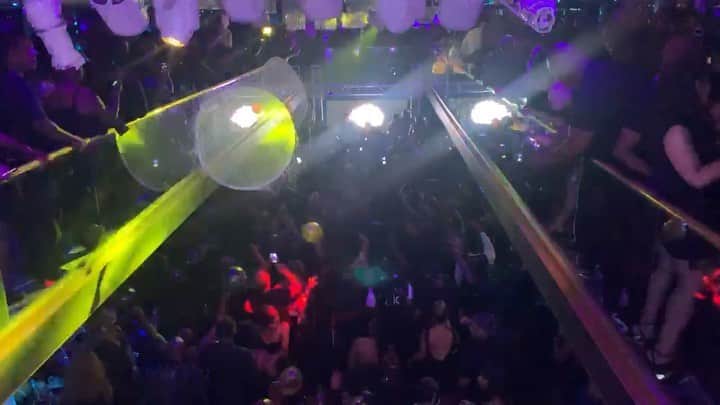 ファンクマスター・フレックスのインスタグラム：「#Ad - @Ciroc poppin!!! Hornblower SOLD OUT!!! 1200 deep! FunkFlex Birthday Bash! Rocky / Gav! Mean man! @joejaxson ! Vid via: @djhrnyc @litdigitaldjs」