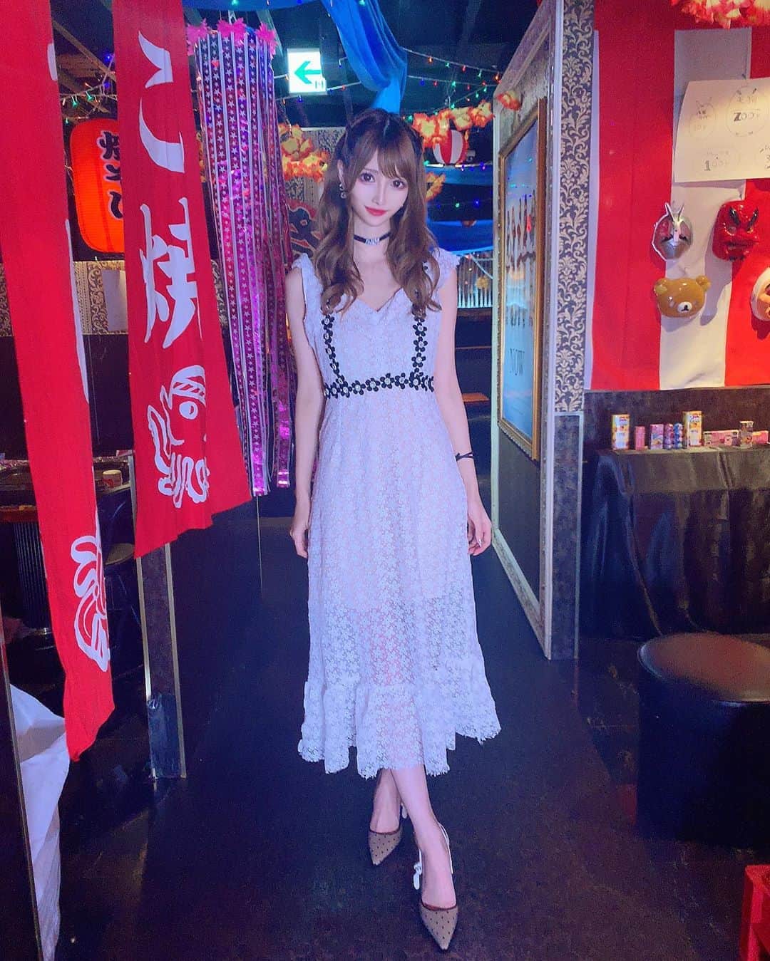 のインスタグラム：「NOW 夏祭り✩。✧*。 今月の月曜日～木曜日まで 夏祭りのフードや射的メニューあります🍧🌻🍉🍦 30日は浴衣イベントあります💖  11~14日まではお盆休みなので15日からまたよろしくお願いします😌💕✨ @selectshop_randy  のワンピ💖 チョーカーと靴は @dior  #出勤#出勤コーデ #レースワンピ#セレクトショップ#selectshop #ハーフツイン#歌舞伎町#祭り#夏祭り#夏祭りイベント」
