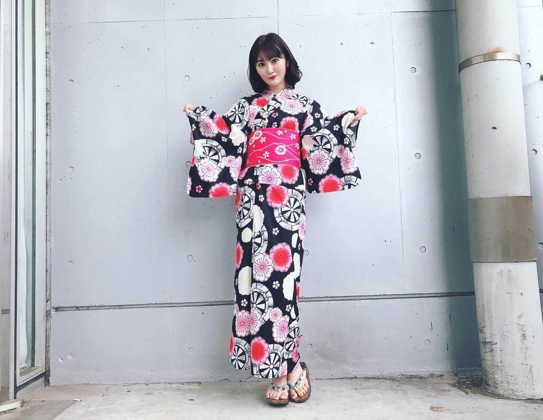 川上礼奈さんのインスタグラム写真 - (川上礼奈Instagram)「. 今回の浴衣はこちら👘✨ black×pink💗🖤 大人っぽさの中に可愛らしさもある浴衣でした！ 黒ベースの浴衣は初めて着た😳」8月11日 16時13分 - kawakami_rena