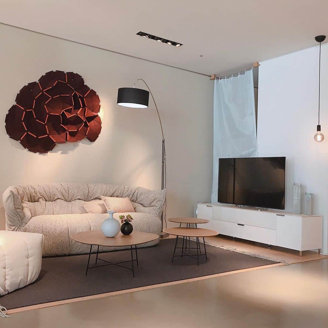 ligne roset shopのグルメインスタ