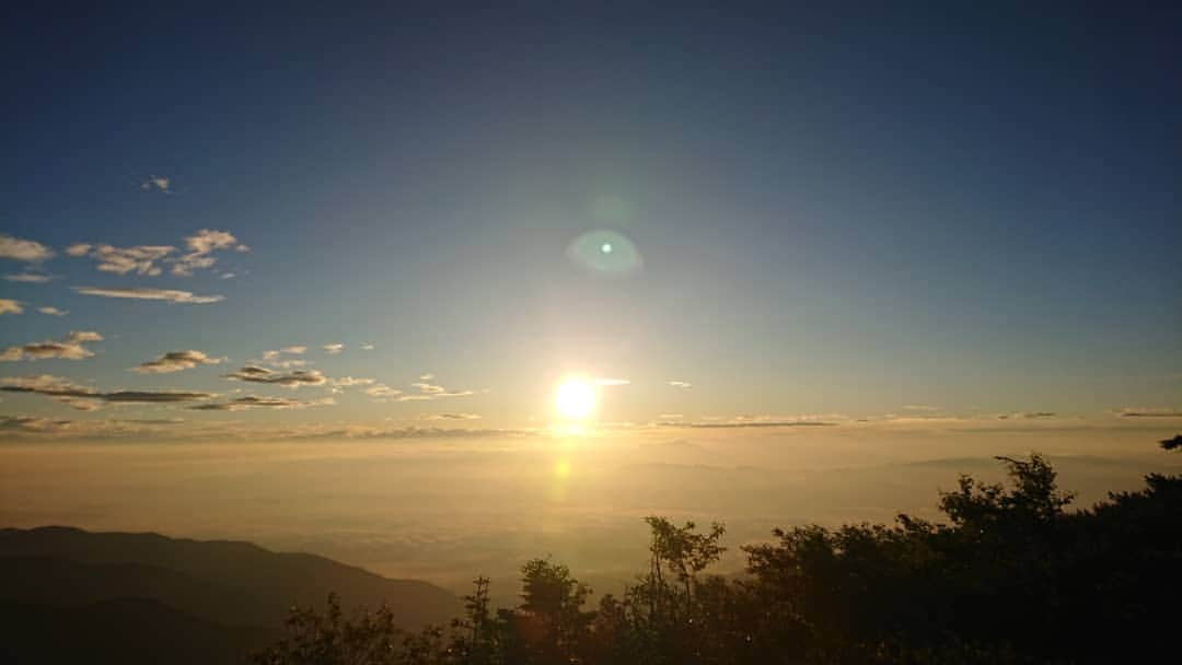 桜花さんのインスタグラム写真 - (桜花Instagram)「おはようございマウンテン🗻☀️ 本日もナイスな１日にいたしましょ✨  本日は 山の日 ！！🗻🌼 登ったり 眺めたり 山に親しむ形は色々✨  私たちを楽しませてくれる素敵な存在🗻🌼 いつもありがとう、山＼(^^)／🍀 山に親しんで感謝しマウンテン🗻☀️ 写真は北アルプス🍀  #山  #おはようございマウンテン  #山の日  #山登り #山歩き  #mountain #mountains  #mountaingirl」8月11日 7時29分 - mountainohka