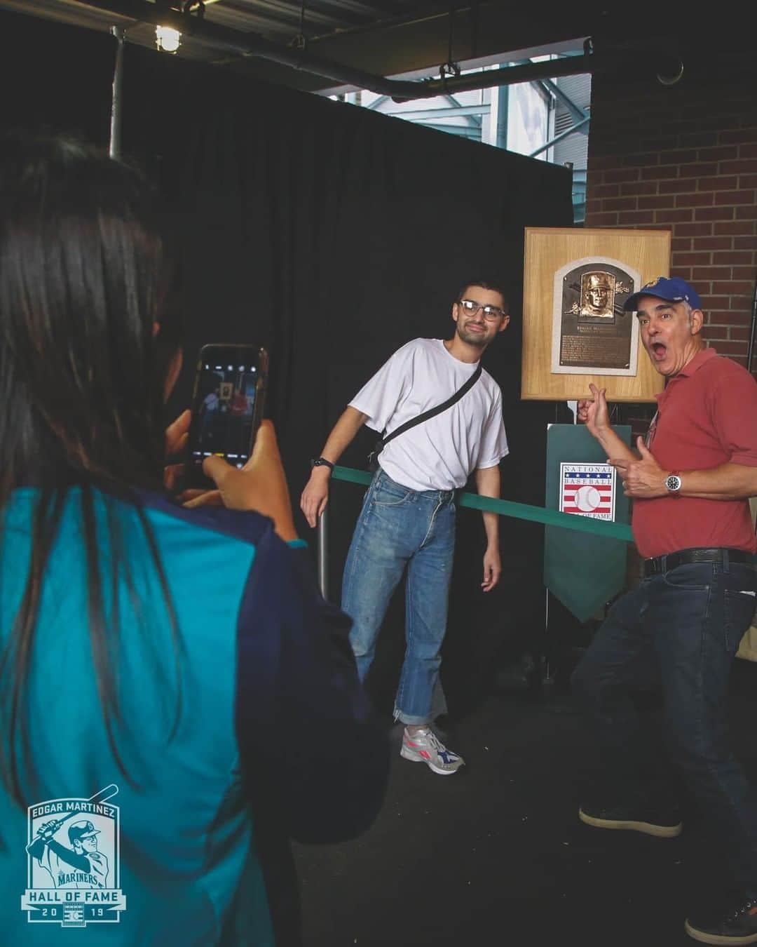 シアトル・マリナーズさんのインスタグラム写真 - (シアトル・マリナーズInstagram)「Tonight's the LAST chance to get a photo with Edgar's plaque before it heads back to Cooperstown.  Get all the details on where it's at in our #EdgarHOF Weekend guide at Mariners.com/Blog.」8月11日 7時30分 - mariners