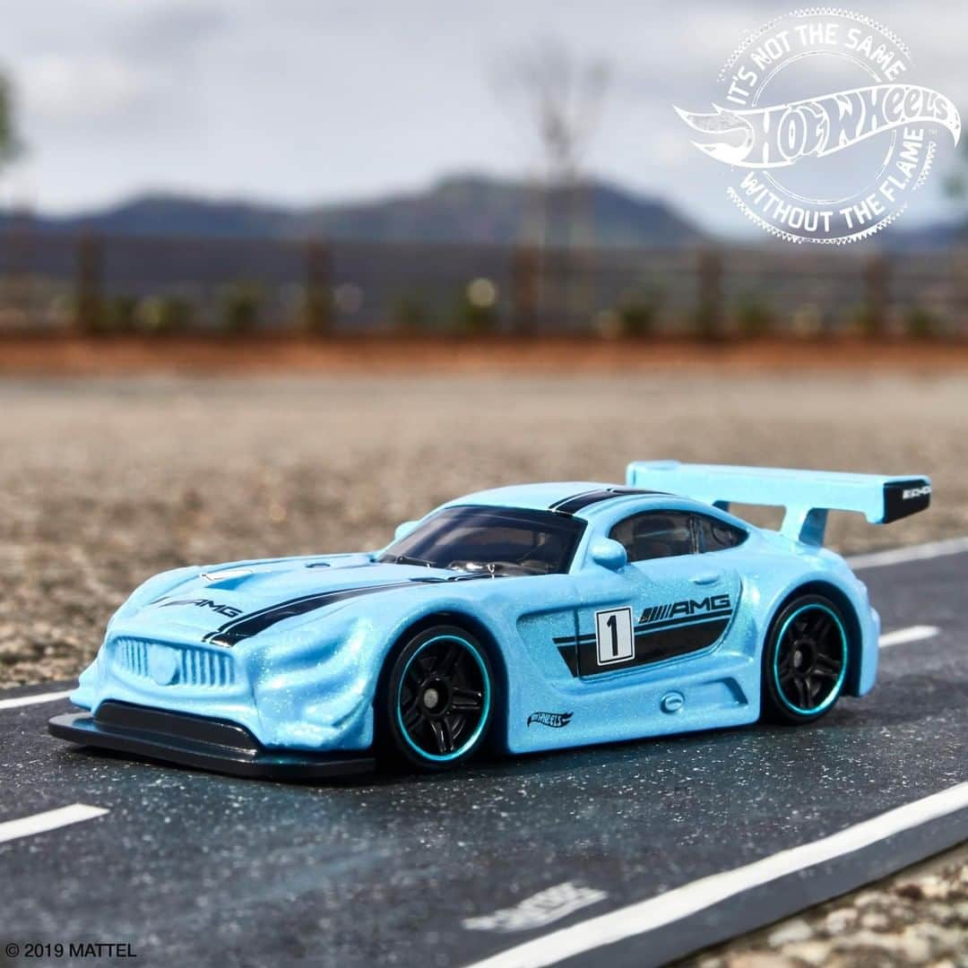 Hot Wheelsさんのインスタグラム写真 - (Hot WheelsInstagram)「Ready to hit top speed with the ‘16 Mercedes-AMG GT3 #HotWheels from the HW Race Day mini-collection. #Mercedes」8月11日 7時30分 - hotwheelsofficial