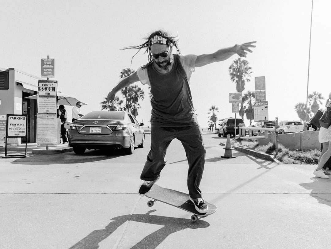 vansさんのインスタグラム写真 - (vansInstagram)「On our way to #VansBlackRainbows Day 2 ✌️Watch our story now for all the radness that went down last night in Venice, CA. 📷: @CelinaKenyon」8月11日 7時30分 - vans