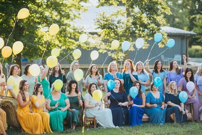 People Magazineさんのインスタグラム写真 - (People MagazineInstagram)「Photographer Ashley Sargent brought 40 mothers together for an extra special photo shoot to honor their newborn "rainbow" babies and their lost little ones after suffering miscarriages. ❤️ Tap the bio link for more on how this extra special shoot came to life. | 📷: Ashley Sargent Photography, LLC」8月11日 7時33分 - people