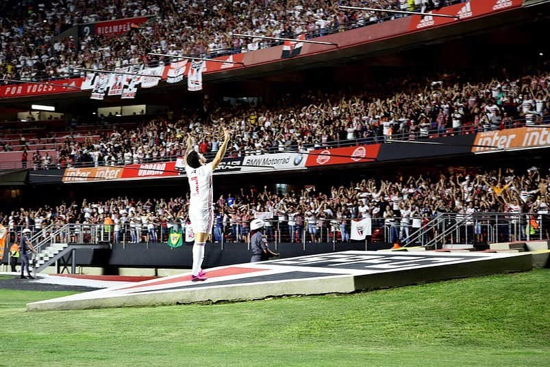 São Paulo FCさんのインスタグラム写真 - (São Paulo FCInstagram)「O coração do @pato bate como mesmo?! 🇾🇪❤️ ‪⠀⠀⠀⠀⠀⠀⠀⠀⠀‬ ‪📸 Rubens Chiri / saopaulofc.net‬」8月11日 7時43分 - saopaulofc