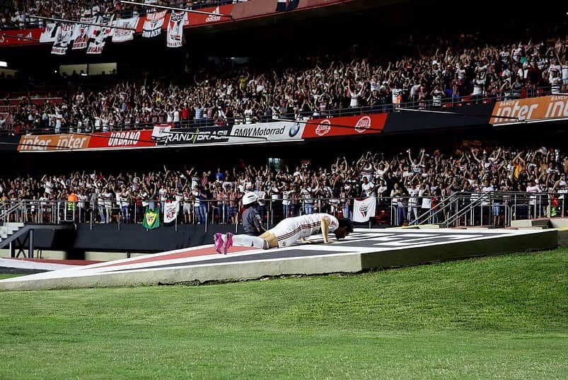 São Paulo FCさんのインスタグラム写真 - (São Paulo FCInstagram)「O coração do @pato bate como mesmo?! 🇾🇪❤️ ‪⠀⠀⠀⠀⠀⠀⠀⠀⠀‬ ‪📸 Rubens Chiri / saopaulofc.net‬」8月11日 7時43分 - saopaulofc