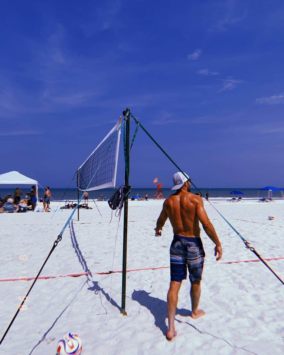 Camila Coelhoさんのインスタグラム写真 - (Camila CoelhoInstagram)「Relaxing Saturday at the beach 🏖 Came to watch my brother play volleyball! #beach #bikinidays #familydays ———- Dia delicia na praia! Vim assistir meu o Mau jogar vôlei 🏖 🏐」8月11日 8時20分 - camilacoelho