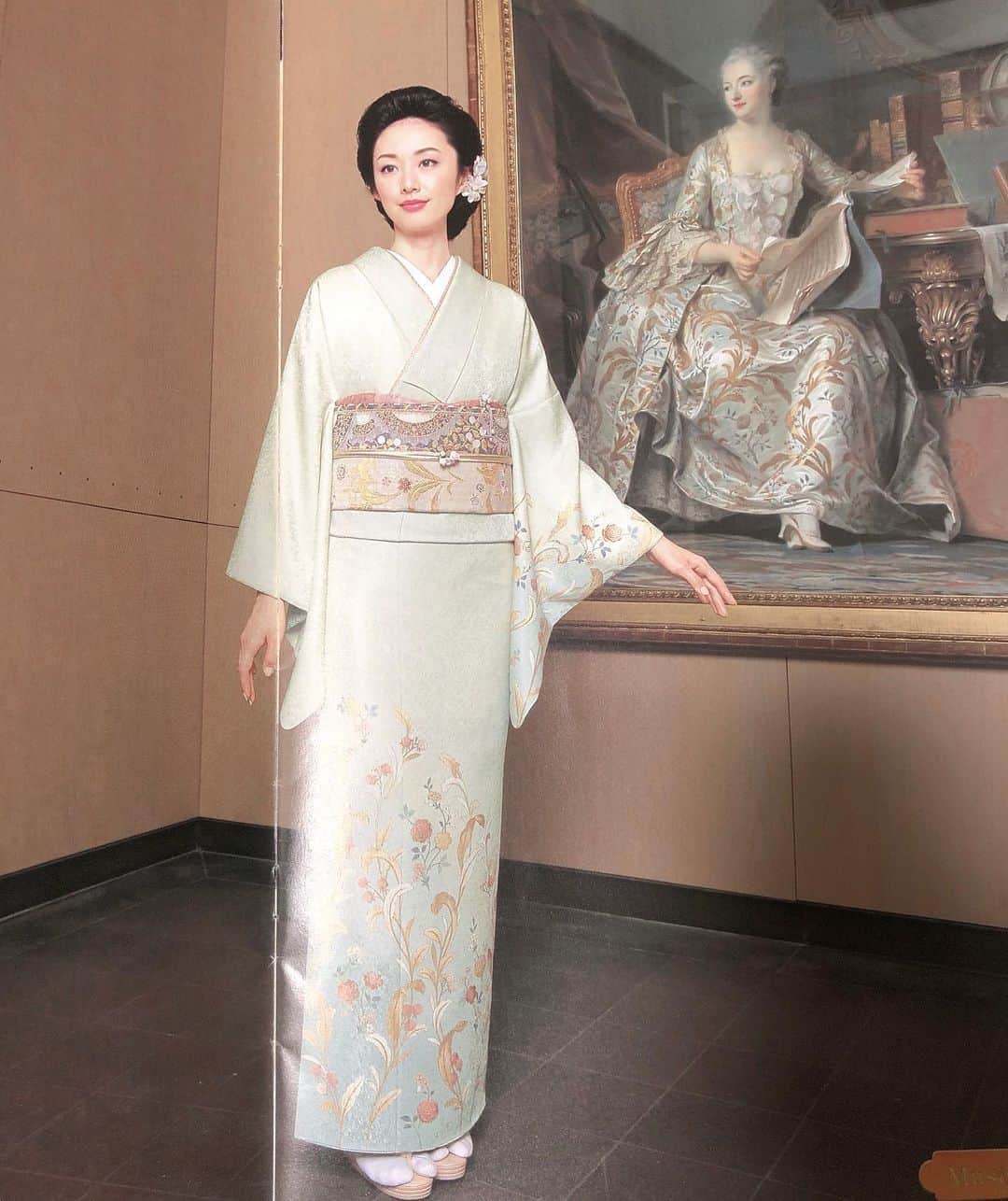 のインスタグラム：「👘💕 .  #着物 #和服 #和装 #kimono #model #actress #modella #attrice #元宝塚 #宝塚og #muséedulouvre #louvre #理絵着物」