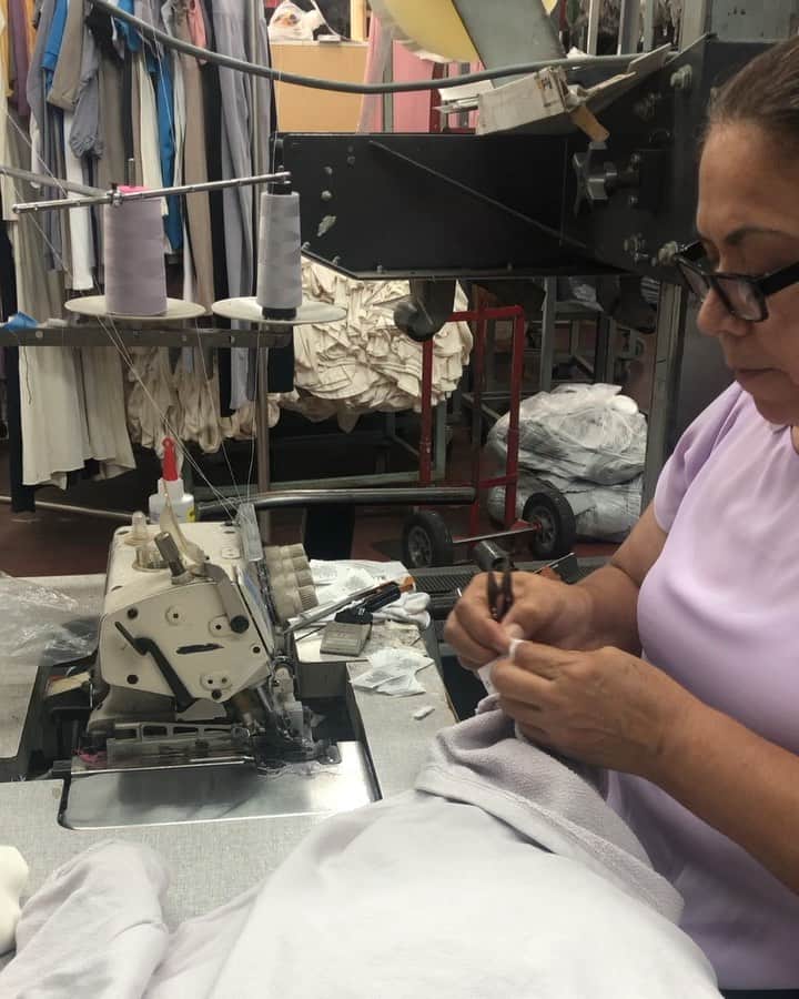 のインスタグラム：「Inside look at how carefully we handle each garment ❤️ .  #iamlamade #ethicalbrand #ethicalclothing #minimalism #artoffashion #lessismore #whomademyclothes #btsfashion #theartofslowliving  #ethicallymade #ethicalstyle #fashionfactory #buylessbuybetter #consciousfashion #fewerbetter #whomademyclothes #fashionfactory #sustainablestyle #slowfashionstyle #slowfashionmovement #responsiblebrands」