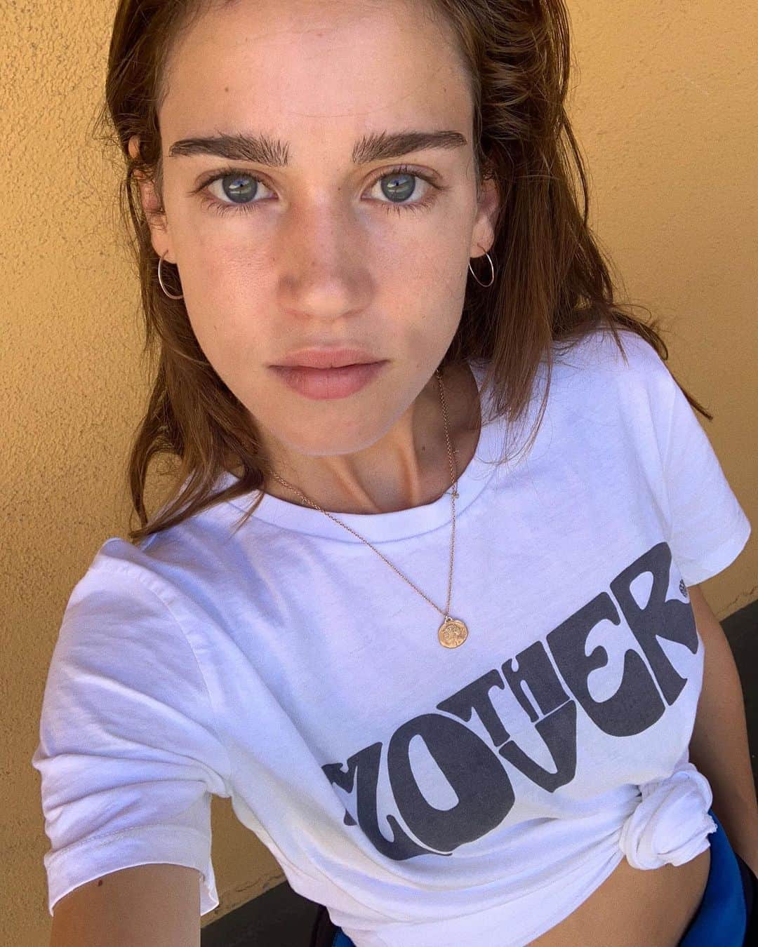 のインスタグラム：「I’m a MOTHER LOVER. Because in 2019 in the US, women are 50 percent more likely to die of childbirth related causes and black women are 4 times more at risk than their white peers, and because Women’s Rights are Human Rights, I am joining @thefrankieshop and @the_mother_lovers in raising awareness of America’s maternal health crisis, and supporting the upcoming documentary @bornfreefilm.  #frankieshopxmotherlover  show that you too #loveallmothers.」