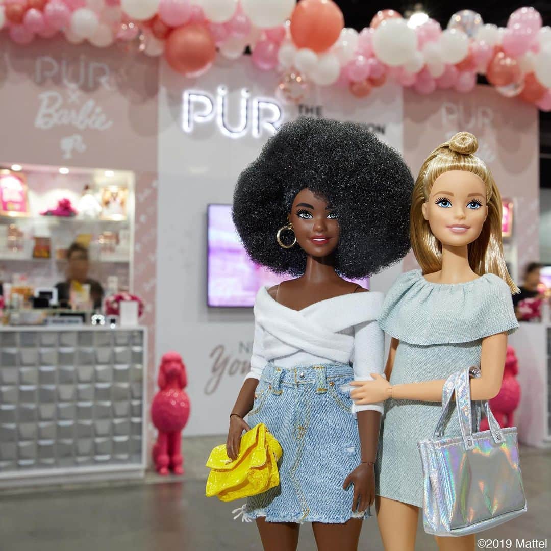 バービーさんのインスタグラム写真 - (バービーInstagram)「Spending my Saturday at @BeautyCon! First stop: @PurCosmetics. 💄 #beautyconla #purxbarbie #neverloseyoursparkle #barbie #barbiestyle」8月11日 8時51分 - barbiestyle