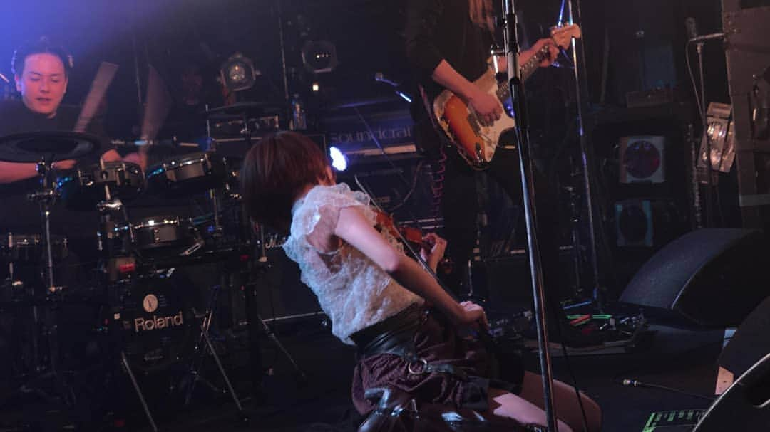 AYASAさんのインスタグラム写真 - (AYASAInstagram)「『HEAVY METAL鑑賞会』終演👑 (2019.08.10) . ロックでメタルなかっこよすぎる先輩方のライブに興奮しつつ✨自分も久しぶりの日本でのライブを全力で楽しませていただきました❤️🎻 . 初めましての方も多いのではないかと思いまして、色々な強め曲をセレクトした攻めのセトリでお送りしましたよー⚡⚡⚡ . 暑い熱いイベントに出陣させていただけて感謝です🔥 ご来場下さった皆様ありがとうございました🙇✨✨ ・ ・ #heavymetal鑑賞会 #渋谷clubquattro」8月11日 8時51分 - ayasa_doya